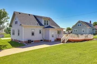 Mökkimajoitus Quaint Howells Retreat   Steps From Main Street!