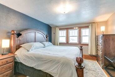 بيت ريفى Quaint Howells Retreat Steps From Main Street!