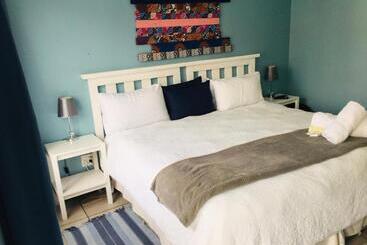 צימר Buxton Lodge Guesthouse