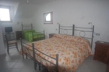 Hotelli Affittacamere Peonia