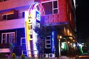 Drama Motel