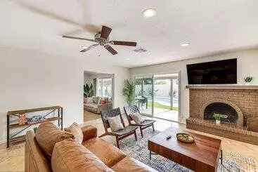 کلبه Pool & Putting Green: Central Scottsdale Home!