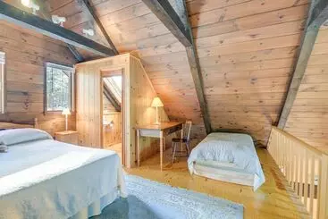 Mökkimajoitus Charming Tamworth Cabin W/ Grill & Fireplace