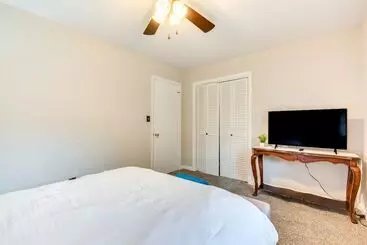 Mökkimajoitus Cozy Austell Home W/ Sunroom   4 Mi To Six Flags!