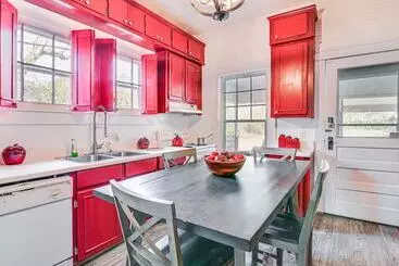 Mökkimajoitus Historic Aberdeen Vacation Home W/ Yard!