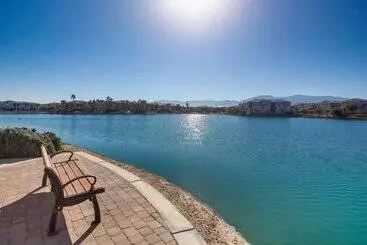 コテージ Indio Oasis W/ Heated Saltwater Pool + Hot Tub!