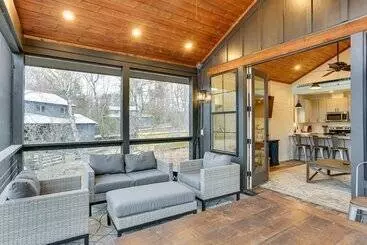 コテージ Lakefront Retreat At Waters Edge W/ Fire Pit!