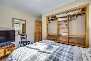 Mökkimajoitus Pet Friendly Florissant Cabin W/ Fire Pit!