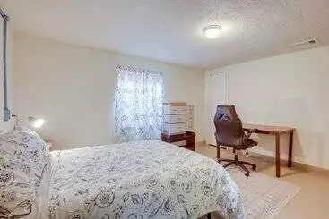 کلبه Pet Friendly Home Near Downtown Albuquerque!