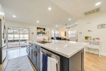 Dom wiejski Port Richey Home W/ Pool, Near Beach Park!