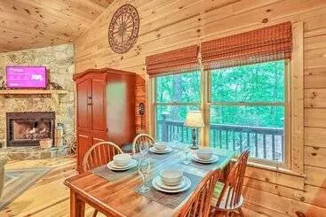 Mökkimajoitus Bigfoot S Hideout  In Blue Ridge W/ Hot Tub!