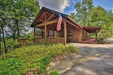 Mökkimajoitus Cozy  Sunset View  Cabin W/ Hot Tub & Game Room!