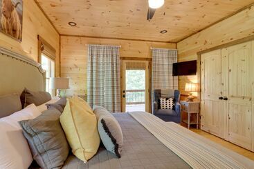 קוטג'' Epworth Family Cabin W/ Hot Tub & Game Room!