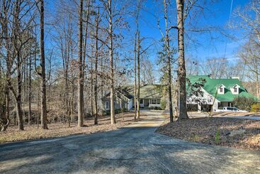 קוטג'' Lavonia Lake House W/ Private Dock & Bonfire!