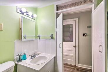 Landhus Pet Friendly Natchez Home: Walk To Downtown!