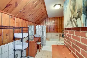 Mökkimajoitus Quiet Ellaville Home W/ Patio + Outdoor Dining!