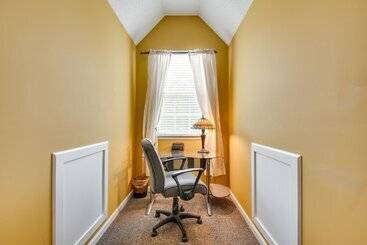 Сельский дом Spacious Fairburn Home: 1 Mi To Cedar Grove Lake!