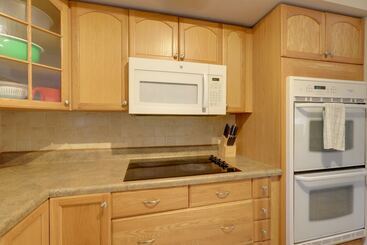 Сельский дом The Ranger House  Columbus Home: Fenced Backyard