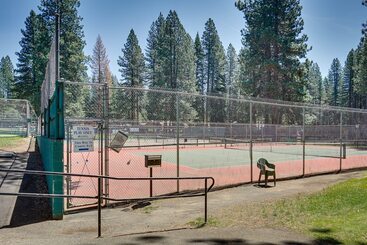 بيت ريفى Lake Almanor Cabin W/ Deck & Beach Access
