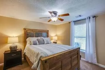 コテージ Pet Friendly Conroe Hideaway W/ Porch & Fire Pit