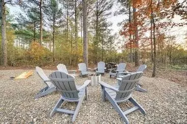 Vakantiehuisje Idyllic Broken Bow Cabin W/ Deck & Private Hot Tub