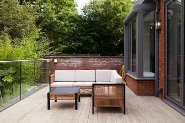 コテージ The Hanger Hill Park Escape Spacious 4bdr House With Garden