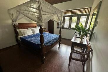 Pension (Hôtel basse catégorie) 106