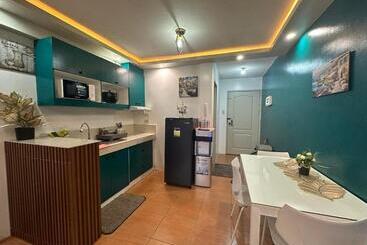 מלון דירות Forevermc Condotel