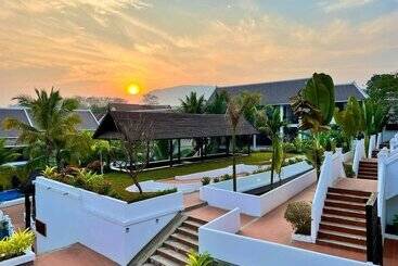 Manyo Hotel And Resort