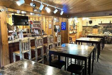 Triple G’s Resort   Geodome 9