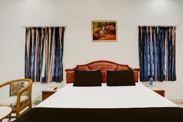 Collection O Hotel Khalsa Palace