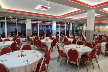 هتل Kompleksi Cfn Albania