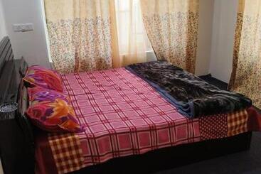 پانسیون Magray Guest House