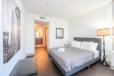 Marina Apartment Pool,gym,jacuzzi