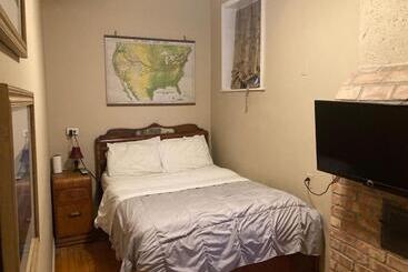 مبيت وإفطار Queen Bed With Private Bathroom In Lakeview   2e