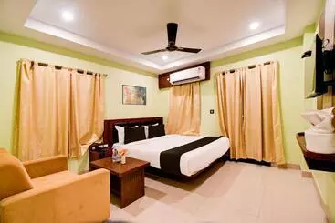 Hotel Collection O Prince Plaza