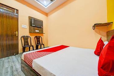 Hotel Oyo Triple Six