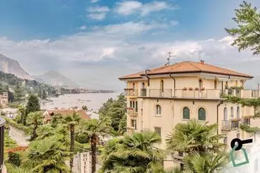 هتل Hotiday Room Collection   Stresa