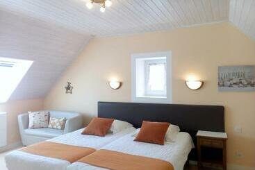 住宿加早餐  Au Calme à 10mn Des Baies De Douarnenez Et Audierne Avec Cuisine à Disposition