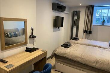 Апарт-отель Top Tip Rooms Newmarket