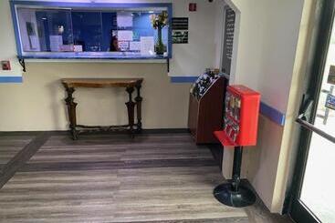 Motel Americas Express Inn Rocky Mount