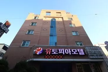 Utopia Motel