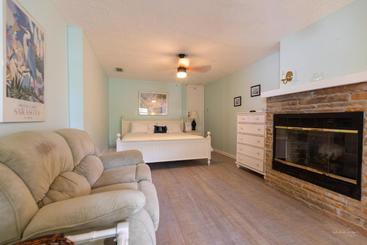 Village House By Beachside Management