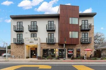 فندق The Frances Modern Inn