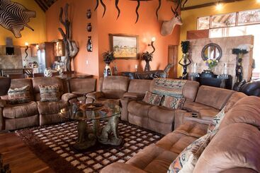 Отель Phumelelo Lodge