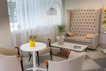 Nero D Avorio Aparthotel & Spa