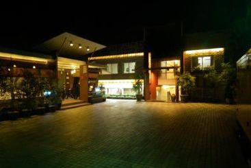 هتل Golden Silk Road