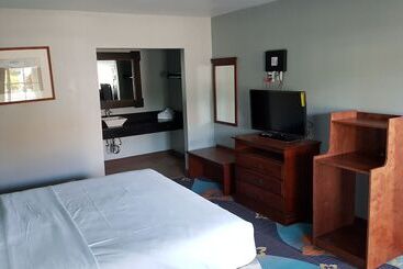 汽车旅馆  Fortuna Redwood Inn