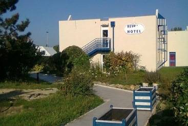 Rev Hotel Coignières