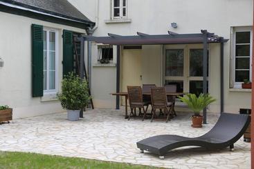 تختخواب و صبحانه Au Jardin De L éventail